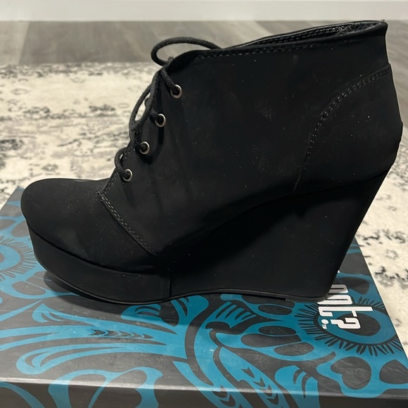 Black platform booties - Picture 4 of 7